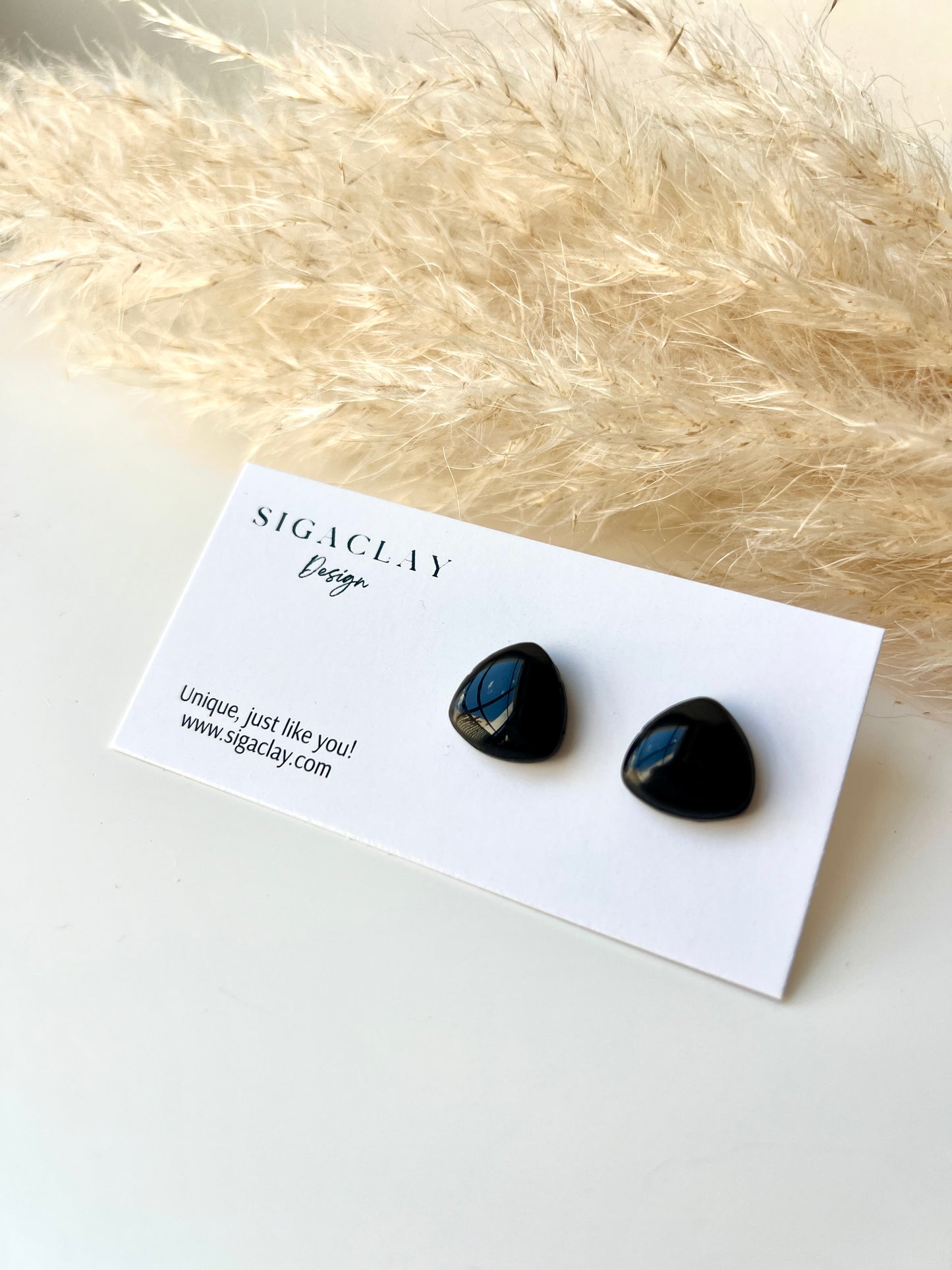 Black "Essence" Triangle
