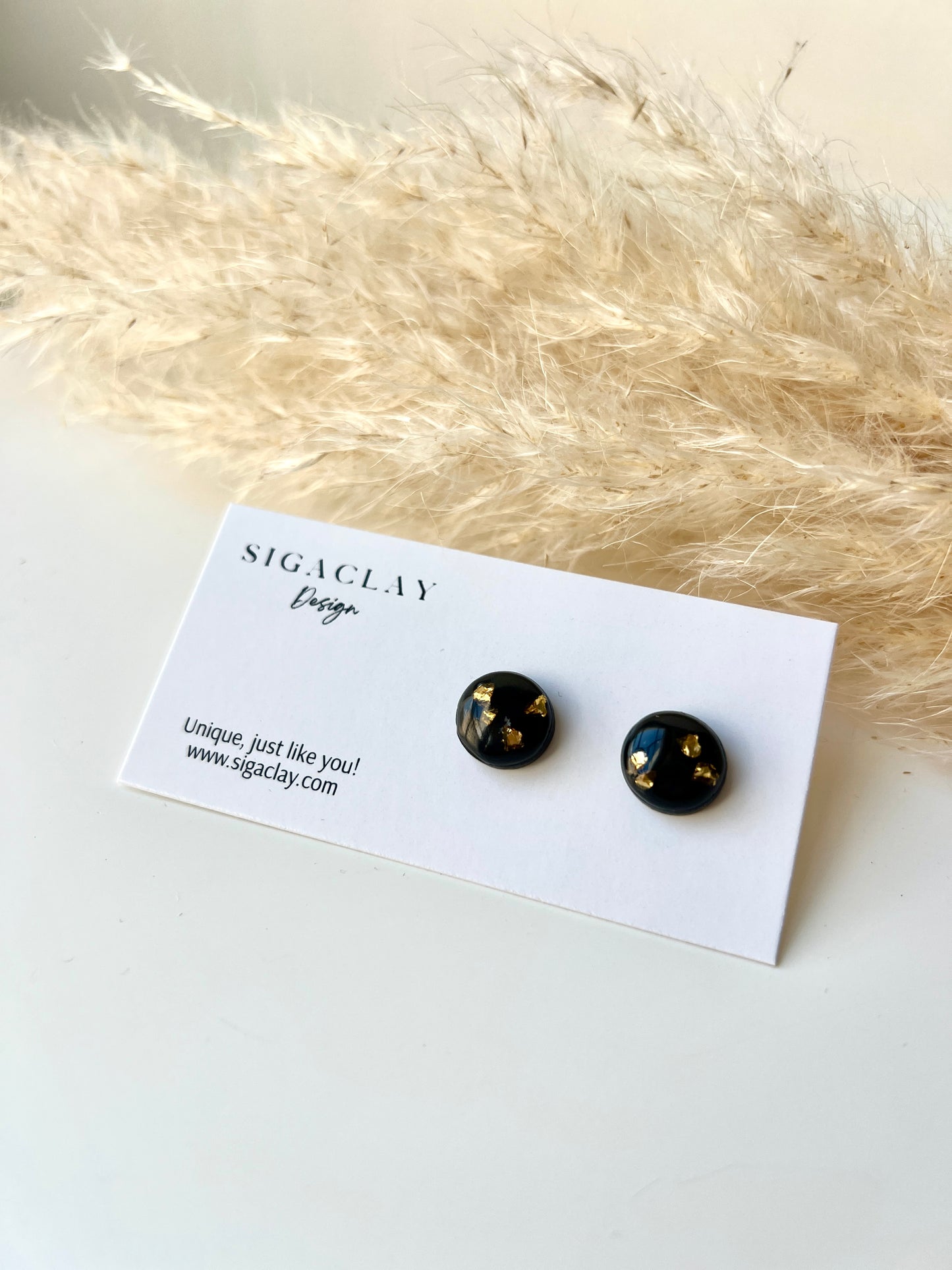 Black Shiny "Essence" Round