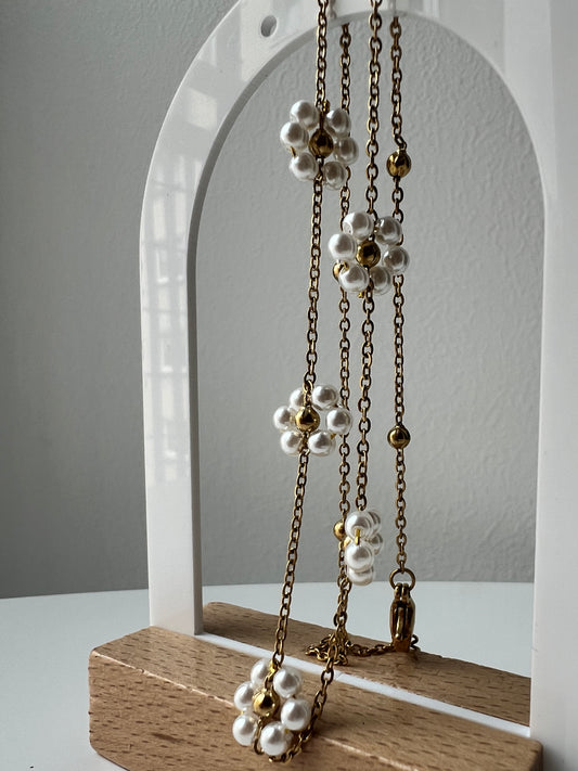 Daisy Pearl Necklace