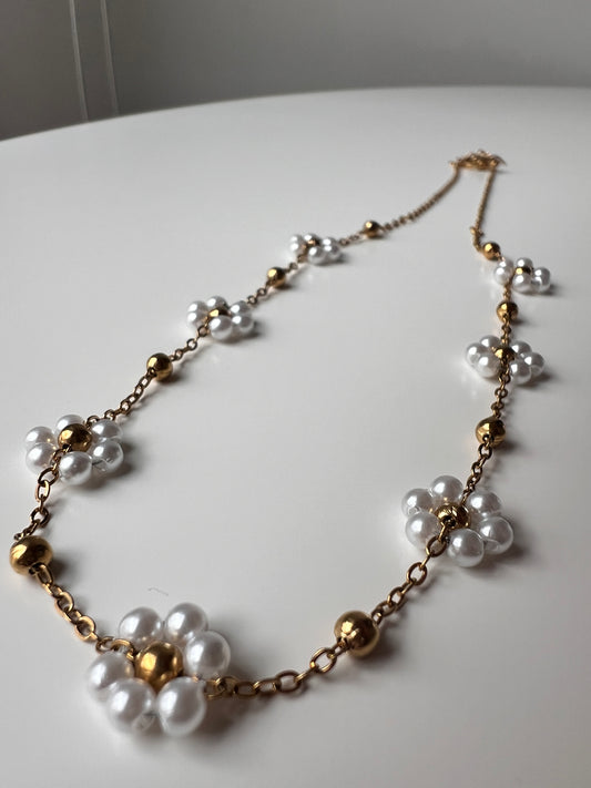 Daisy Pearl Necklace