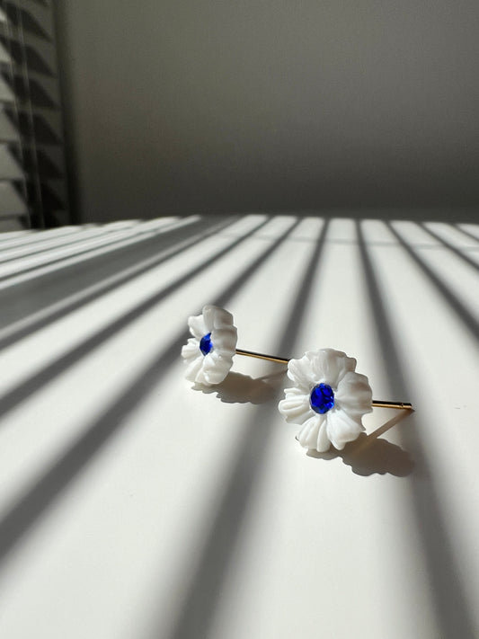 Daisies with a Blue Gem