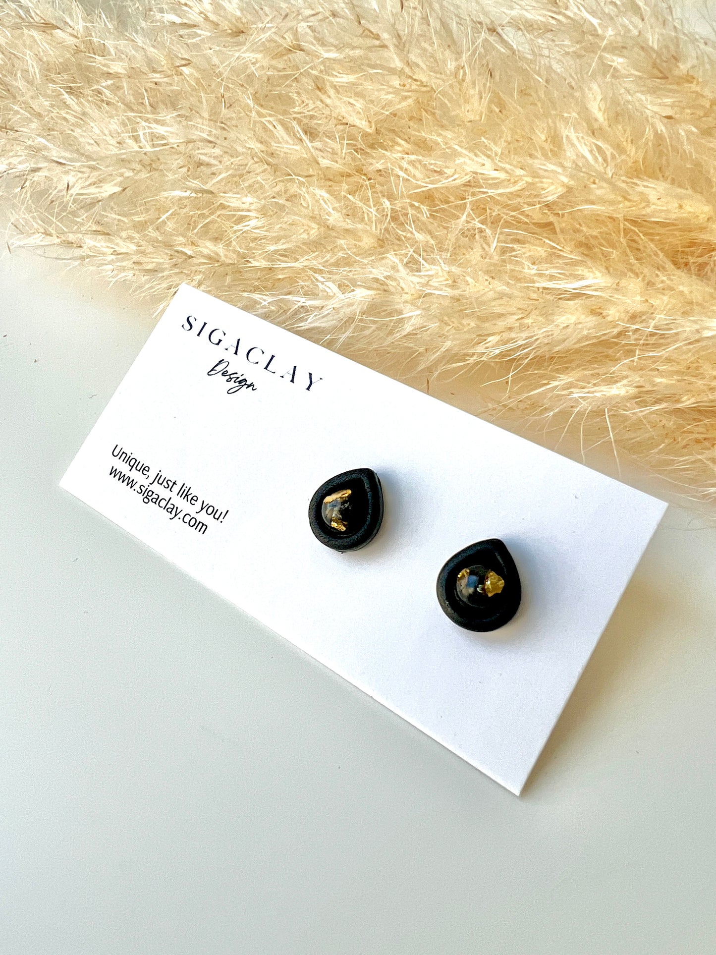 Black Shiny "Essence" Drop