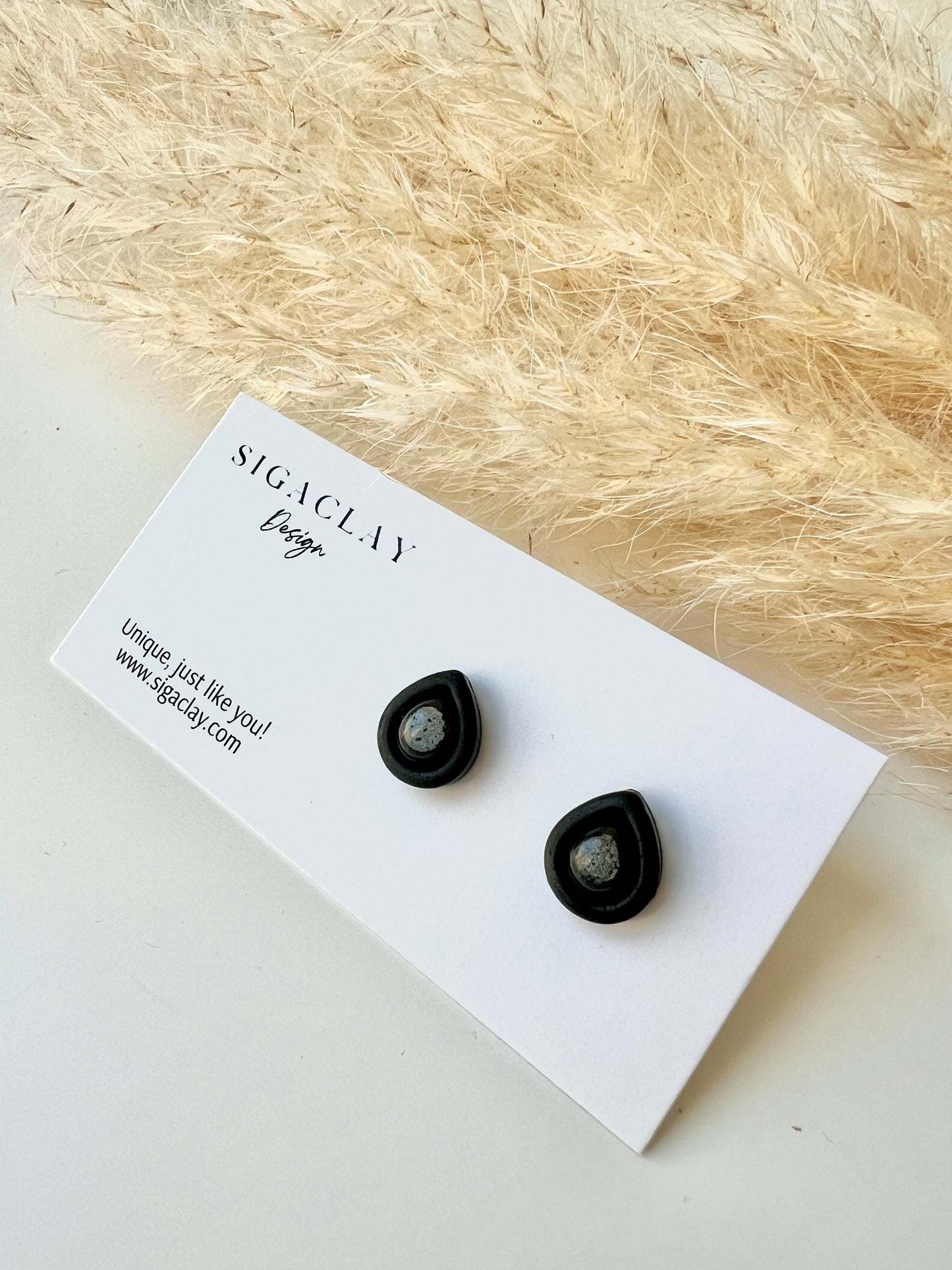 Black "Essence" Drop