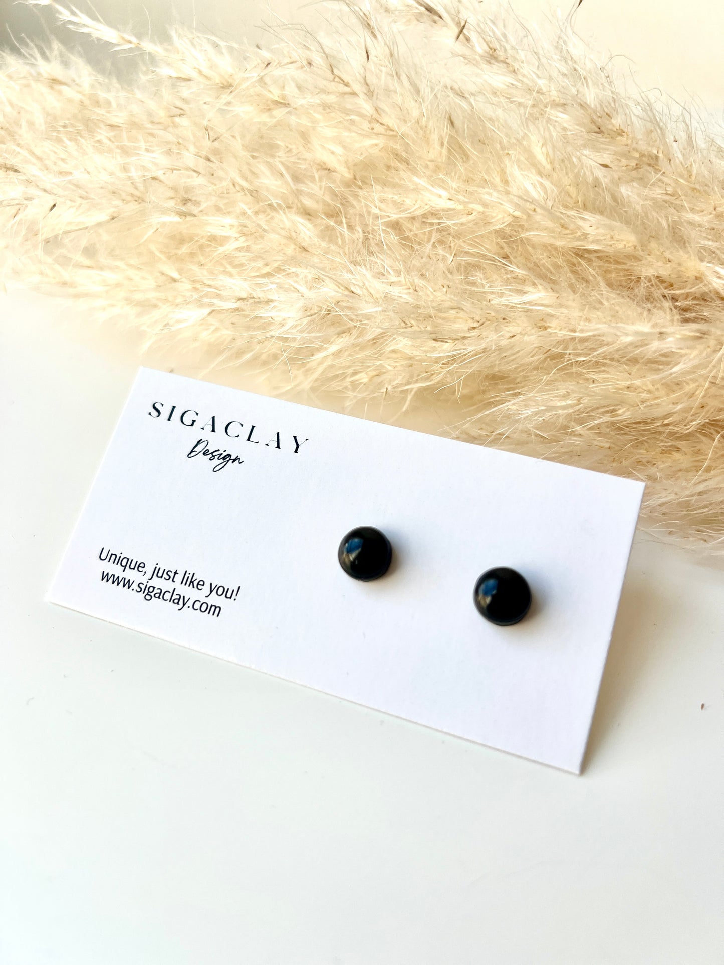 Black "Essence" MINI Round