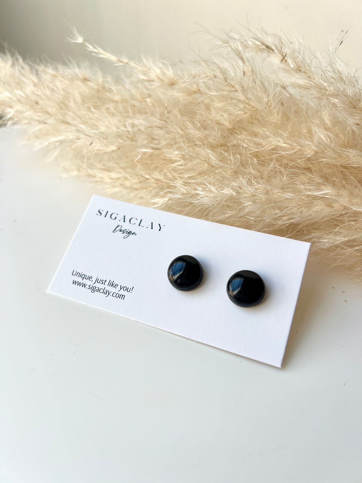 Black "Essence" Round