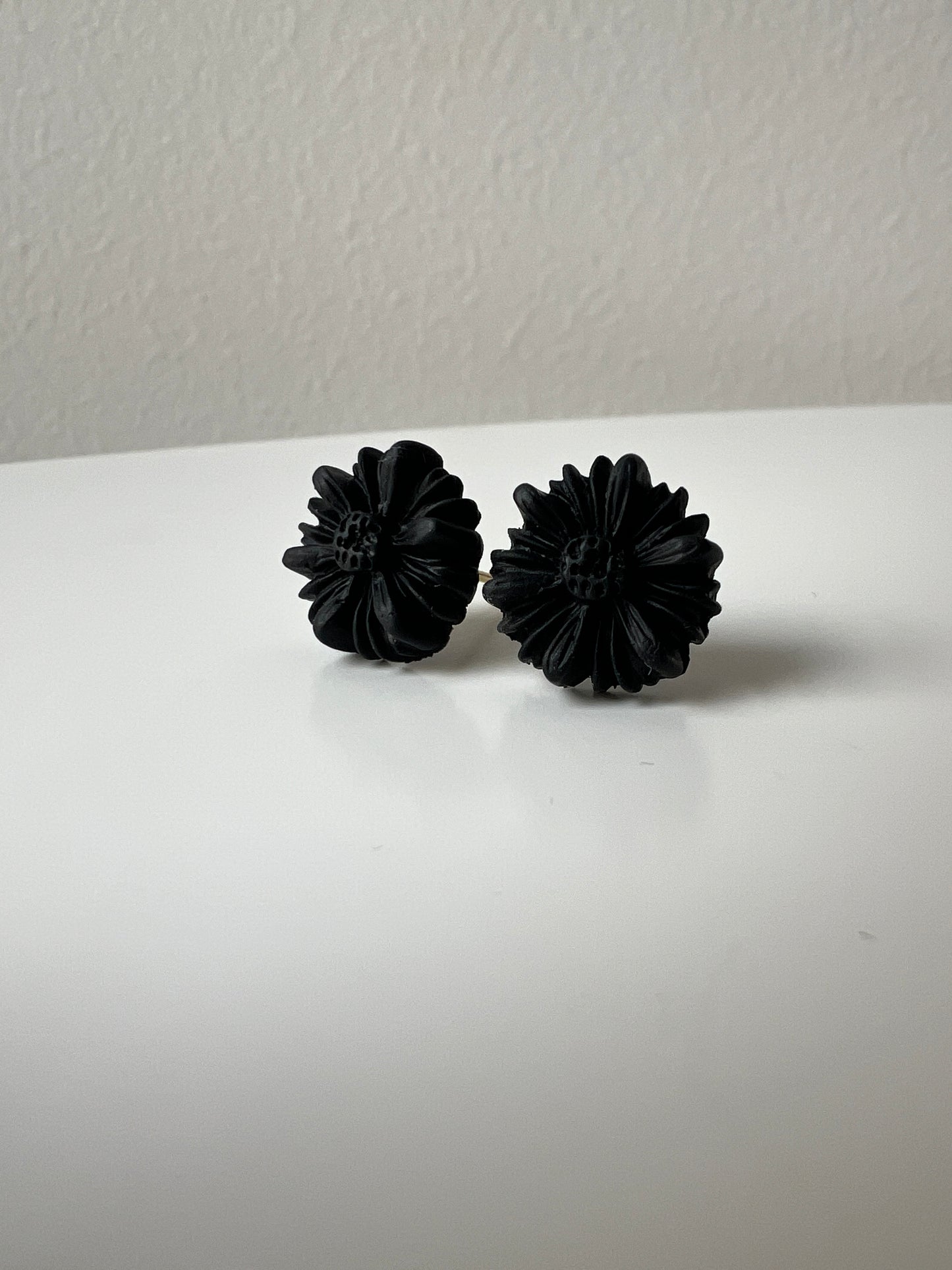Black Midi Flower Earrings