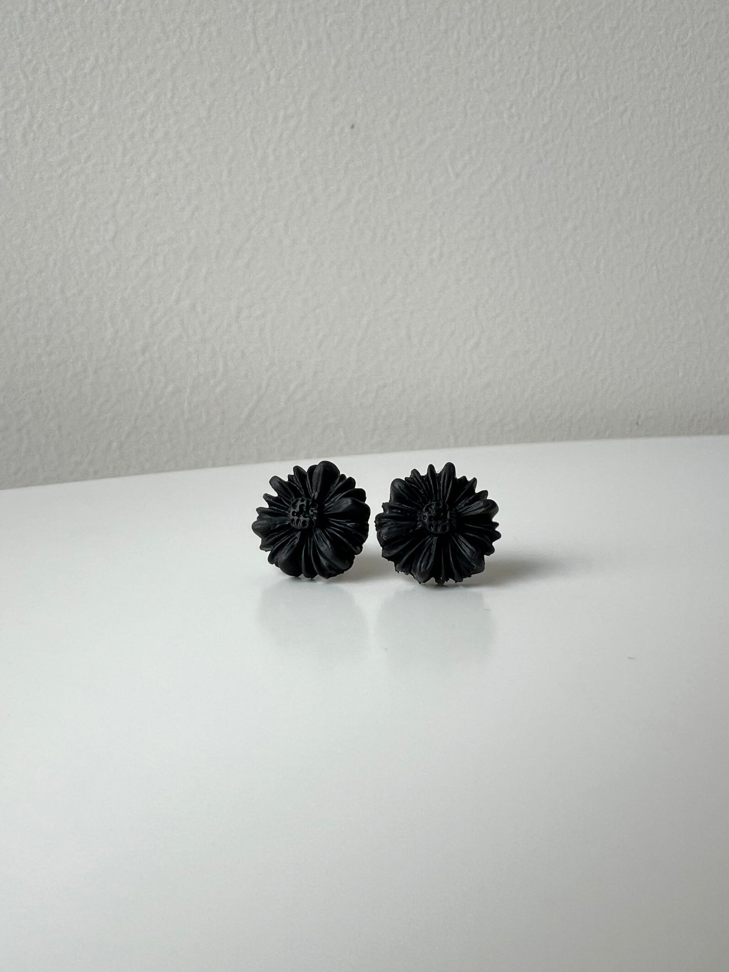 Black Midi Flower Earrings