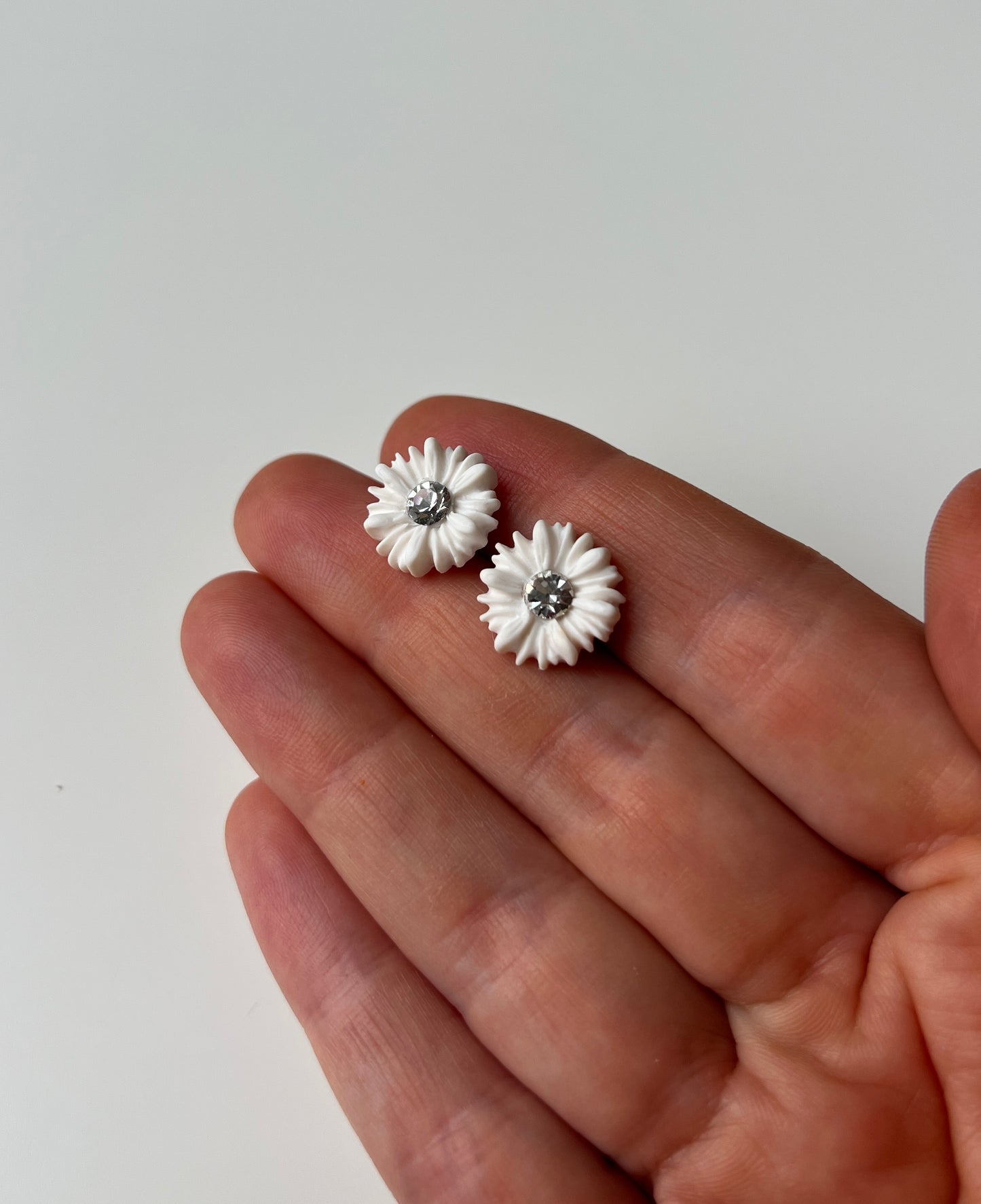 Daisy Midi Earrings with a Silver Gem
