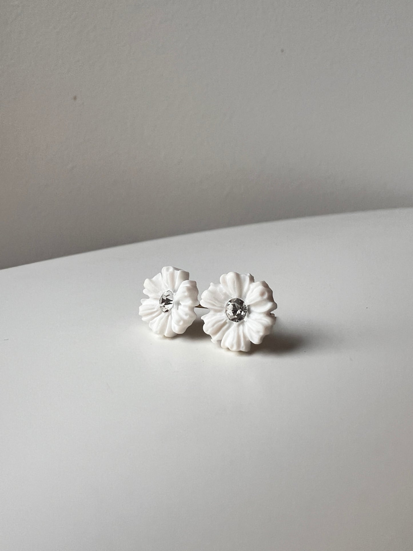 Daisies with a Silver Gem